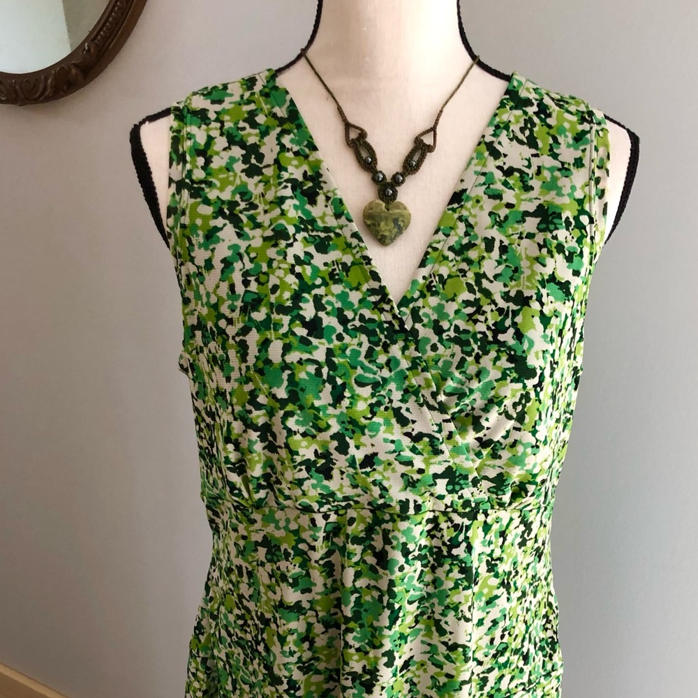 Nine West Flattering Green Print Top Size XL